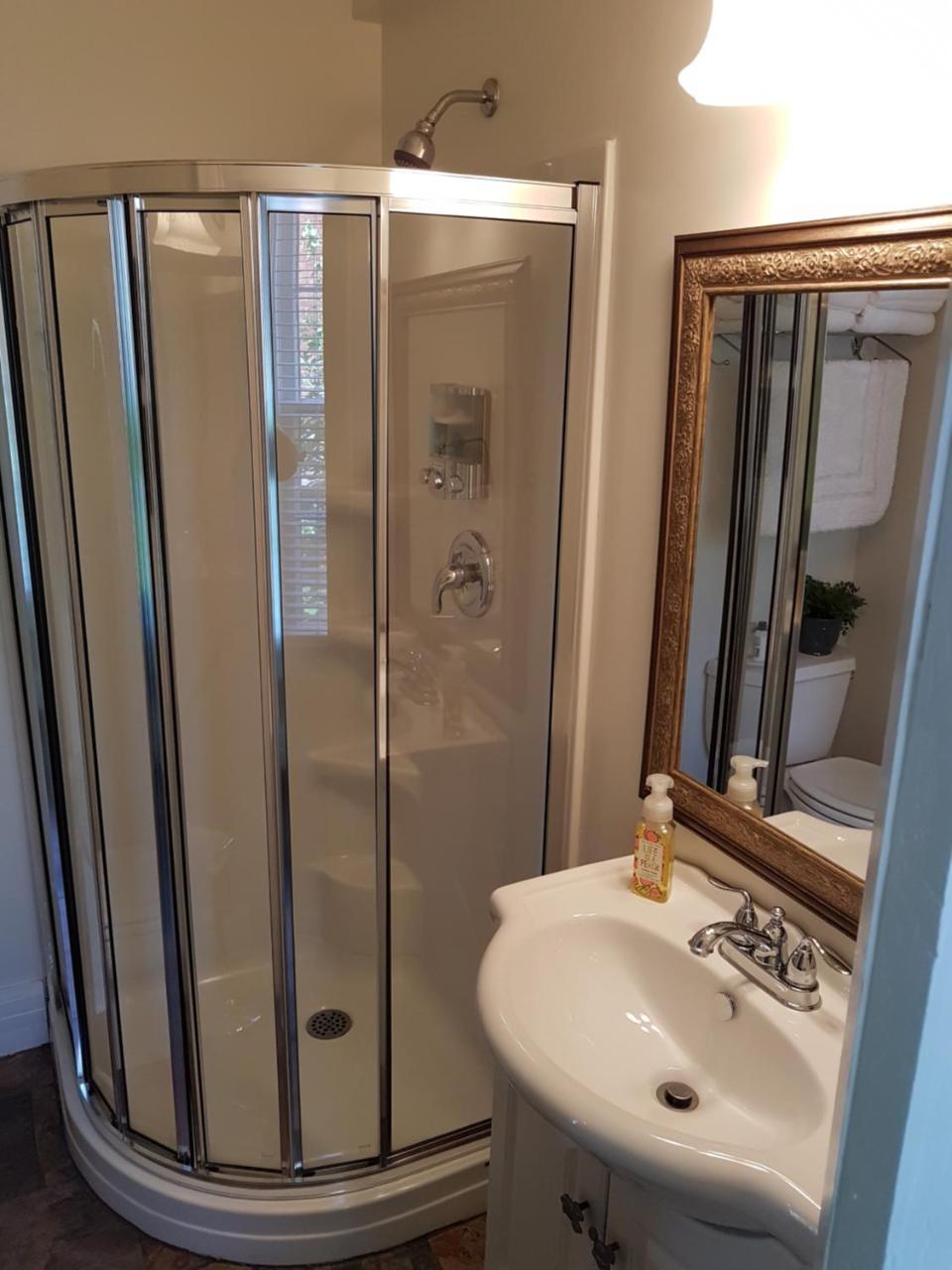 Hellemsfield Inn & Bed And Breakfast Kingsville Luaran gambar